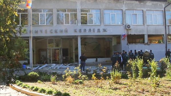 В пострадавшем от взрыва здании Керченского колледжа начались занятия В пострадавшем от взрыва здании Керченского колледжа начались занятия