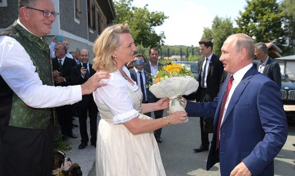 Это, пожалуй, первый случай, когда главу российского государства мир увидел по-новому