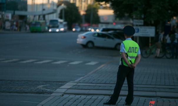 В Петербурге инспектор ГИБДД осужден за поездку в Тунис по паспорту брата-близнеца