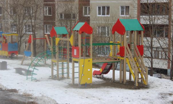 двор