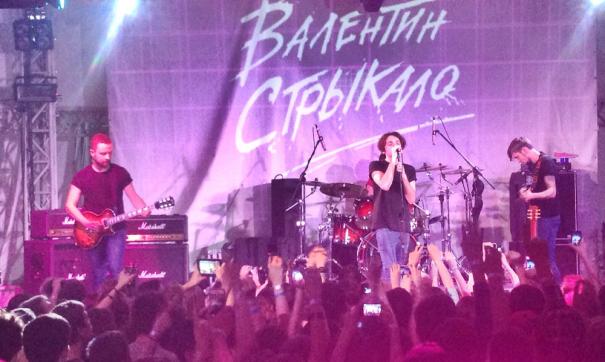 Салфетка с автографом фронтмена группы «Валентин Стрыкало» оценена в 75 тысяч рублей.