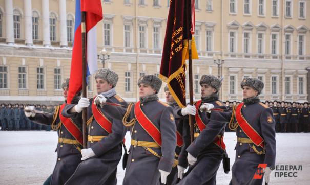 На Дворцовой площади Санкт-Петербурга прошел военный парад