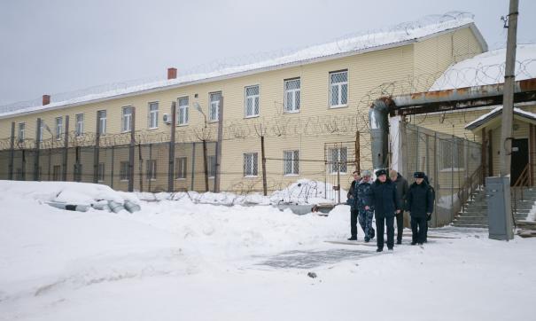 Должностные лица принимали на работу родственников заключенных