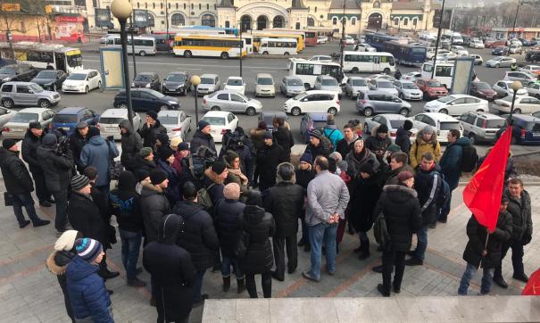 «Мы хотим, чтобы наши дети росли здоровыми!» Во Владивостоке прошел митинг против «ядерного могильника»