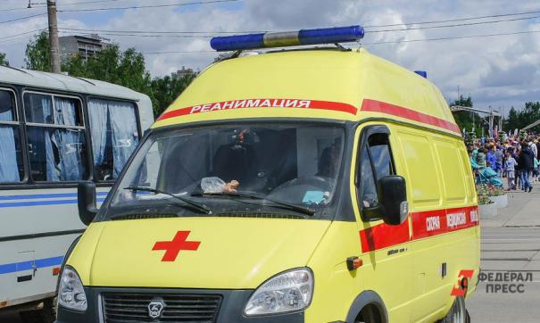 В Петербурге промышленный альпинист упал с крыши торгового центра и остался жив