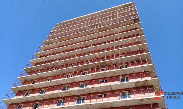 В Петербурге мужчина упал с высоты седьмого этажа и остался жив