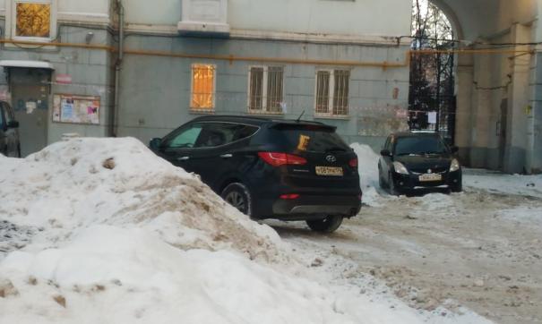 В Челябинске нашли, с кого спросить за снежные завалы во дворах