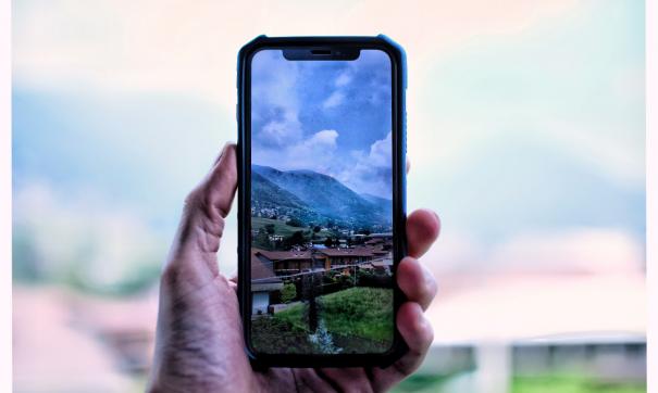 В новом iPhone XI с тремя камерами может появиться USB-порт