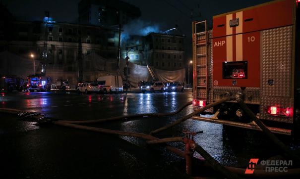 Восемь человек пострадали при пожаре жилого дома в Кемерово