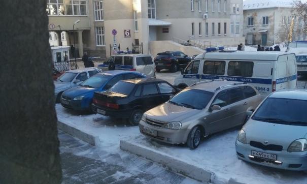 В Курганской области две больницы оцепили силовики