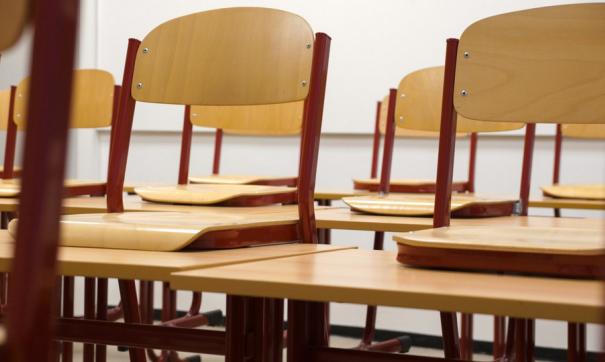 В кабинетах школы по словам родителей юных омичей довольно холодно