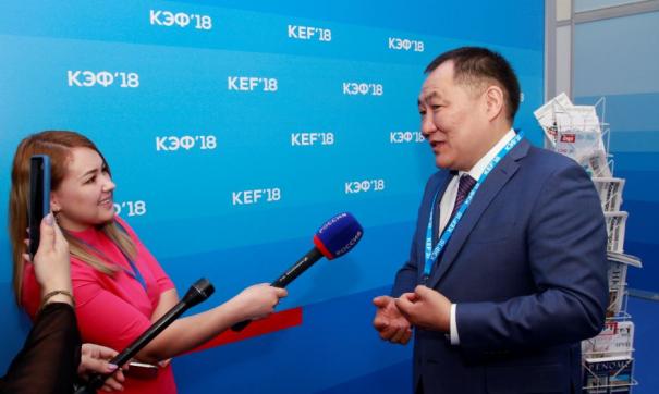 Шолбан Кара-оол (справа) всегда в центре внимания