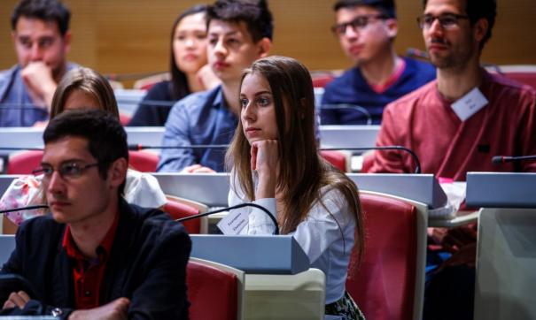 Число студентов в вузах сокращается, а в техникумах растет