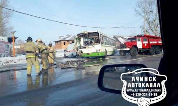 После ДТП вся дорога оказалась залита соляркой