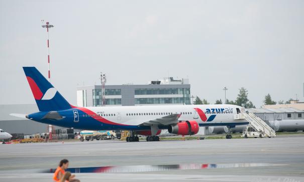 Самолет Azur находился на стоянке в момент столкновения