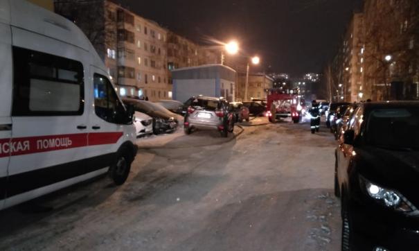 Житель горящего дома скончался прямо возле машины скорой
