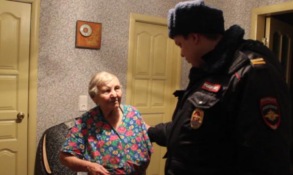Полицейский спас пенсионерку