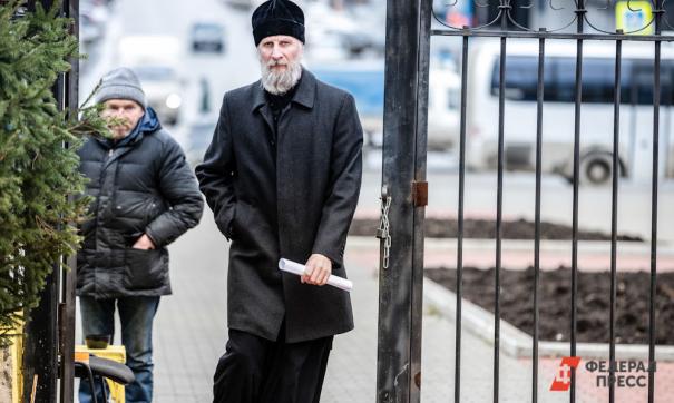 Украинские силовики не пускают в страну епископа, наместника Десятинного монастыря