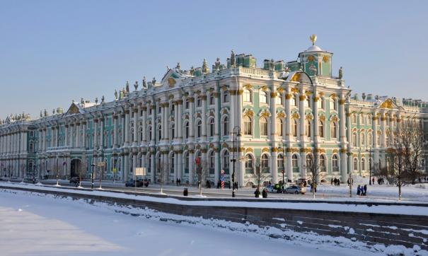 В Петербурге эвакуируют посетителей Эрмитажа