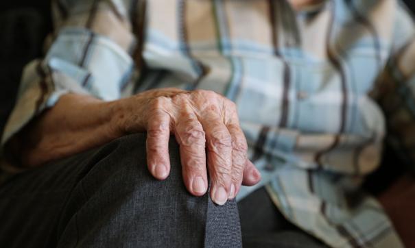 В Архангельске 70-летняя пенсионерка избила сотрудника полиции