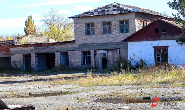 В гибели ребенка в канализационной яме обвиняют директора ДК Новгородской области