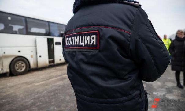 Следователь полиции пыталась избавить от преследования трех человек.
