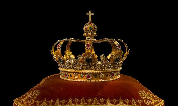 Елизавета II лишила короны своего сына