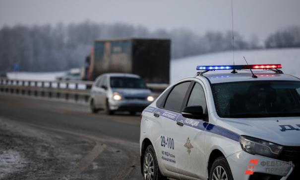 Столкнулись три грузовых автомобиля и легковушка.