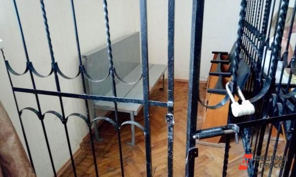 Суд изменил ему меру пресечения, под домашний арест на срок до 2 мая