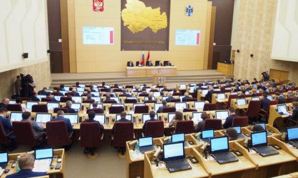 Губернатор Новосибирской области представил депутатам заксобрания доклад деятельности правительства за прошлый год