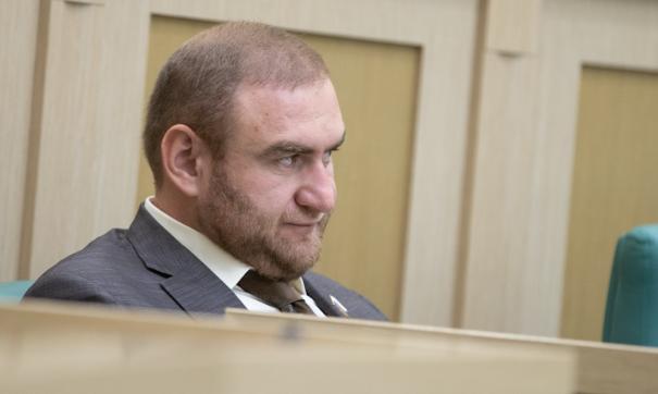 Экс-сенатора подозревают в причастности к двум убийствам