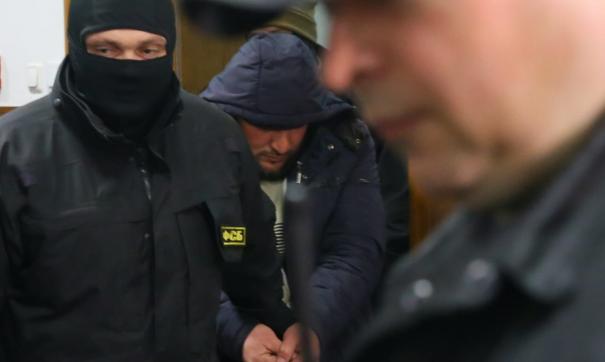 Магомеда Нурова ведут в зал суда