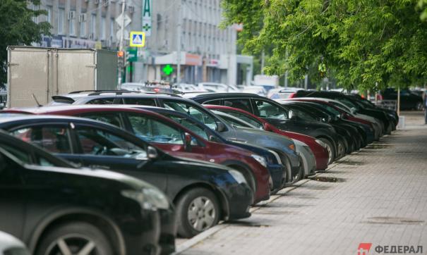 Дипломатам приходят штрафы за парковку, поскольку их автомобилям не хватает мест