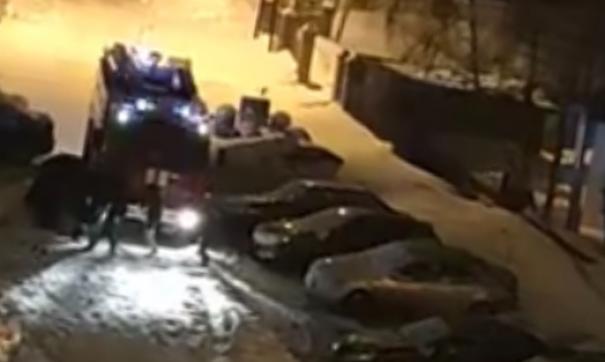 Пожарная машина в сугробе