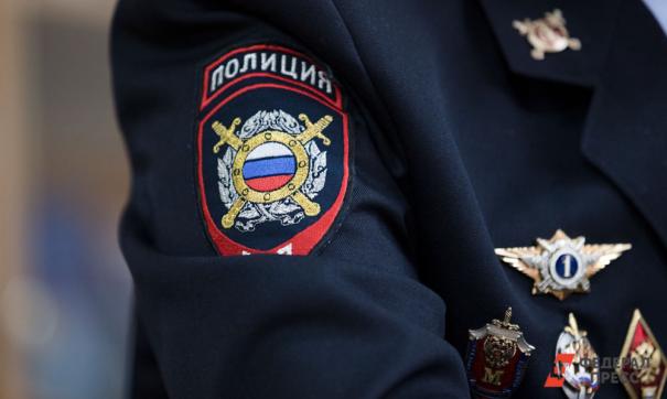В Мурманске 20-летняя девушка ударила полицейского ножом в поясницу