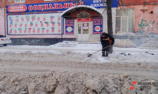 Завхоз освобождал от работ правонарушителей.