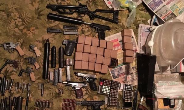 Правоохранители выясняют кто являлся клиентами торговцев оружием.