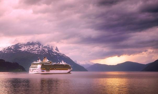У берегов Норвегии эвакуируют пассажиров лайнера Viking Sky