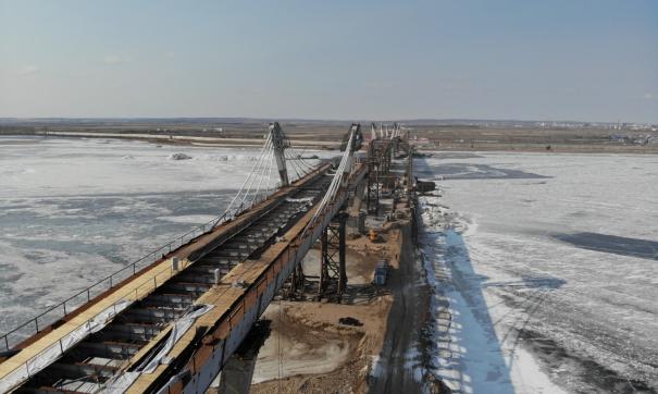 Российскую и китайскую части моста через Амур соединят в мае