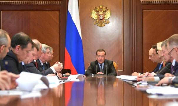 Медведев отметил, что сегодня сервисы российского интернета участвуют в работе всех сфер жизни