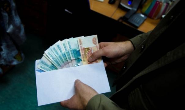 Завхоз брал деньги за освобождение от обязательных работ.