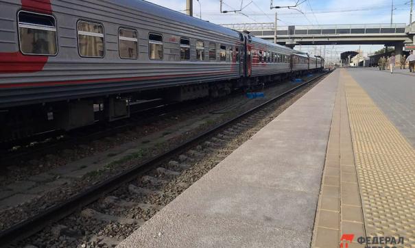 Девушка переходила пути в неположенном месте