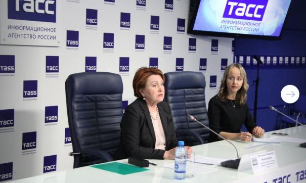 Надежда Болтенко (крайняя слева) провела первую пресс-конференцию на посту детского омбудсмена