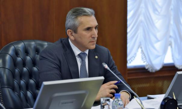 В настоящее время место пресс-секретаря Александра Моора пустует