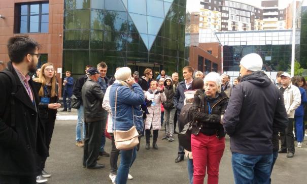 Экологическим активистам пришлось спешно искать новое место для встречи.
