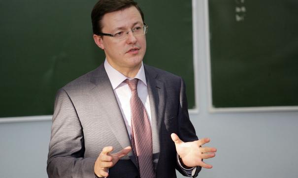 От большинства губернаторов новой волны Дмитрия Азарова отличает наличие политического опыта