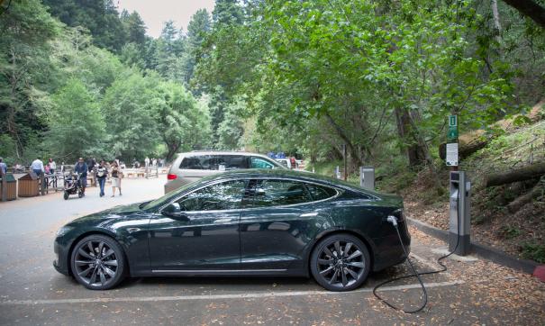 Tesla может сильно подвести хозяина во время дождя