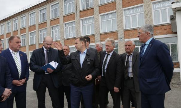 Школу и больницу в селе Целинном приведут в порядок