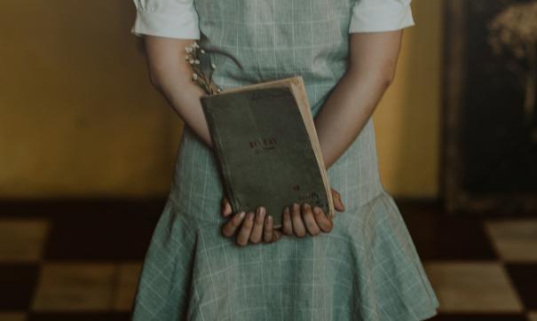 Своровавшая книги женщина, предпочитает фантастику и психологию