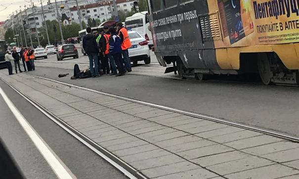Автомобилист при развороте не уступил дорогу байкеру.